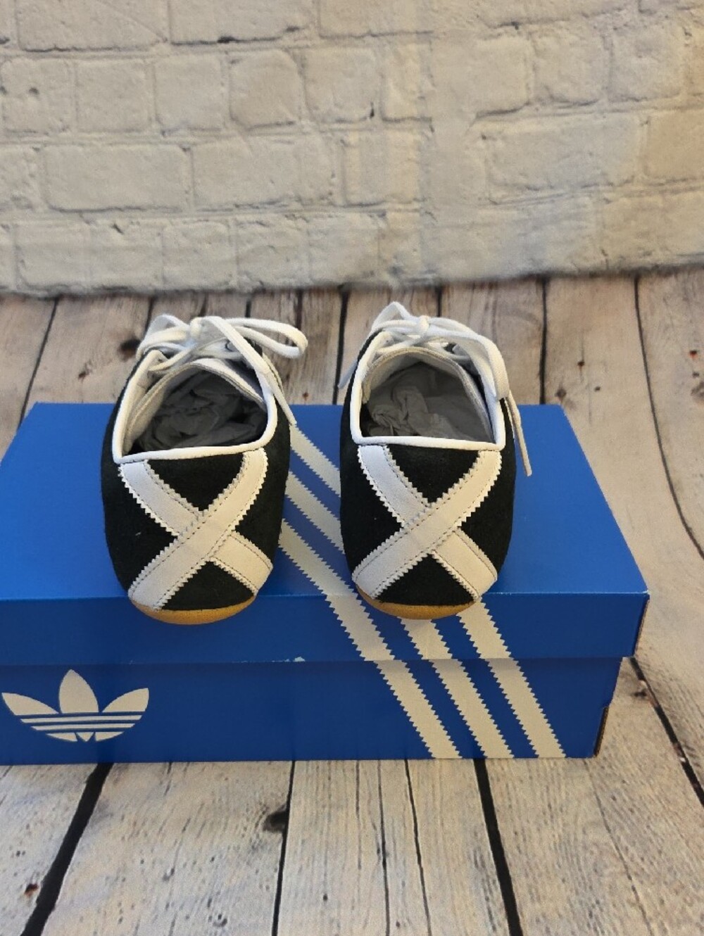 Adidas Tokyo Sneakers Size 8 - Picture 3 of 5